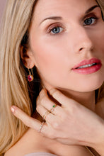 Laden Sie das Bild in den Galerie-Viewer, Ring Ari aus 585 Gelbgold mit grünem Peridot