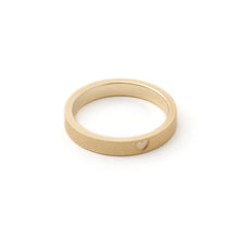 Laden Sie das Bild in den Galerie-Viewer, Herzring Anna aus 585 Gelbgold sandgestrahlt